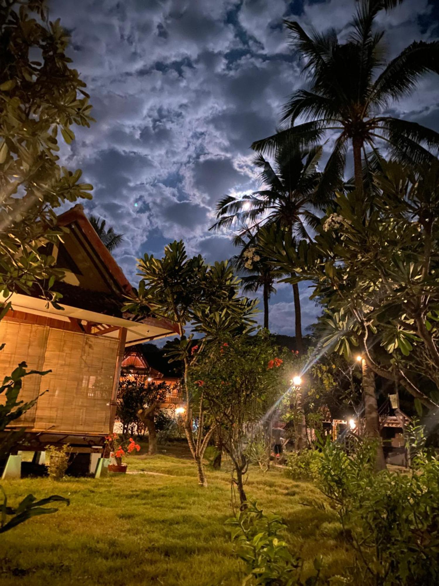 Отель The Exile Sunsetpoint Гили Траванган Экстерьер фото
